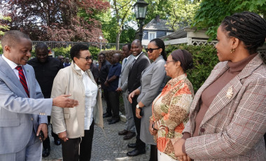 WAZIRI WA ULINZI ZIARANI KIKAZI UJERUMANI, ATEMBELEA UBALOZI WA TANZANIA NCHINI HUMO